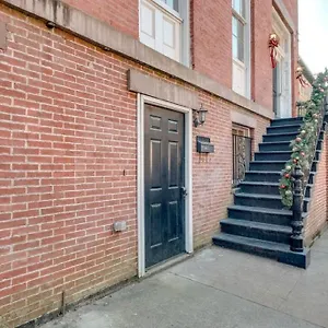 https://4-bedroom-beauty-steps-from-the-river.top-hotels-in-savannah.com