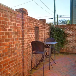 https://coral-cottage.top-hotels-in-savannah.com