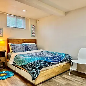 Cozy Private With Shared Bathroom On The 1st Floor - Conveniently Located Near Seatac Airport And Downtown Seattle