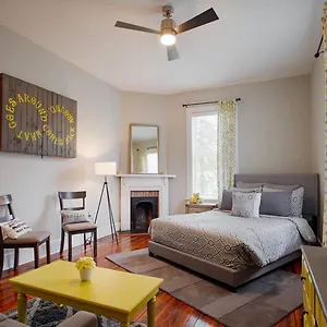 https://414b-waldburg-st-2-bedroom-oasis-near-forsyth-park.top-hotels-in-savannah.com